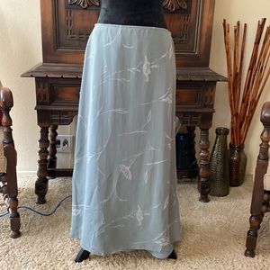 Still blend skirt. Gray with floral print